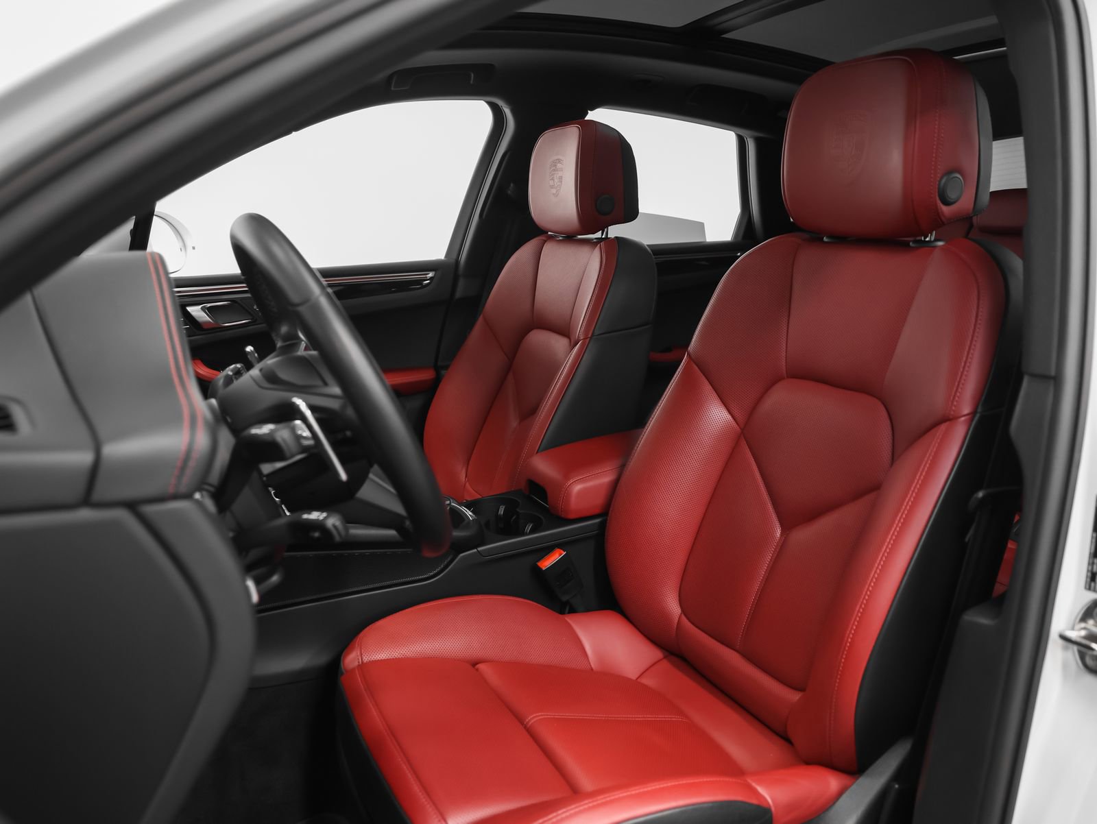 Certified 2022 Porsche Macan S image 5