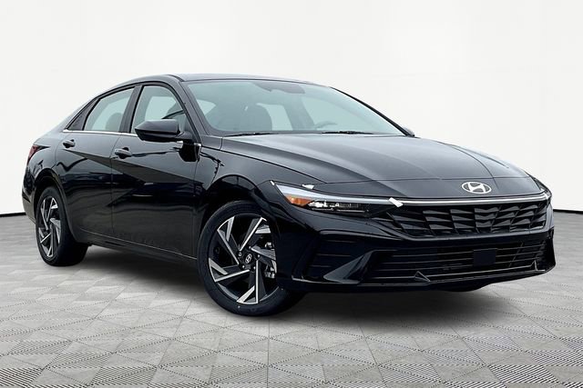 Used 2025 Hyundai Elantra SEL w/ Cargo Package image 1