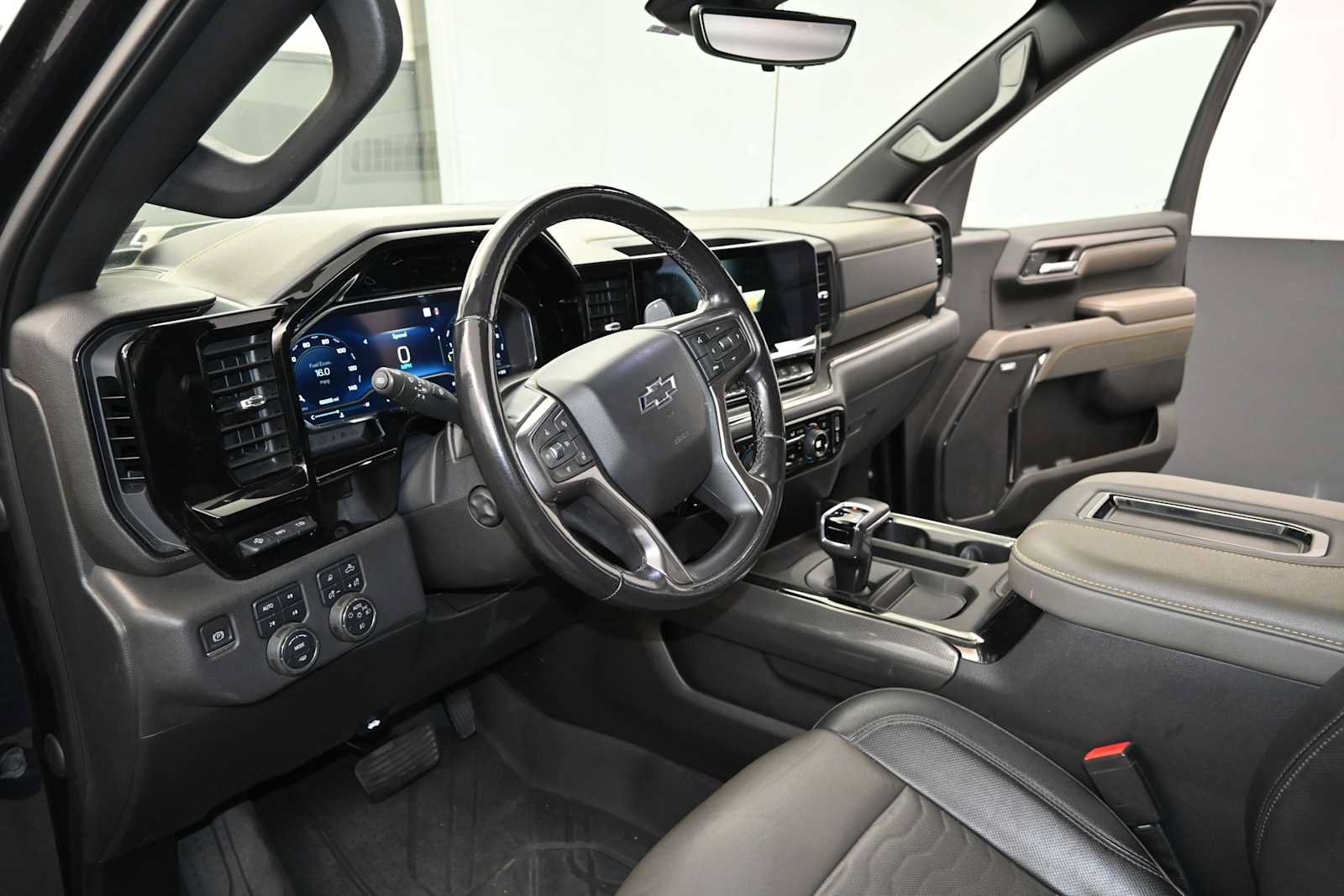 Used 2022 Chevrolet Silverado 1500 ZR2 w/ Technology Package AWD/4WD image 10