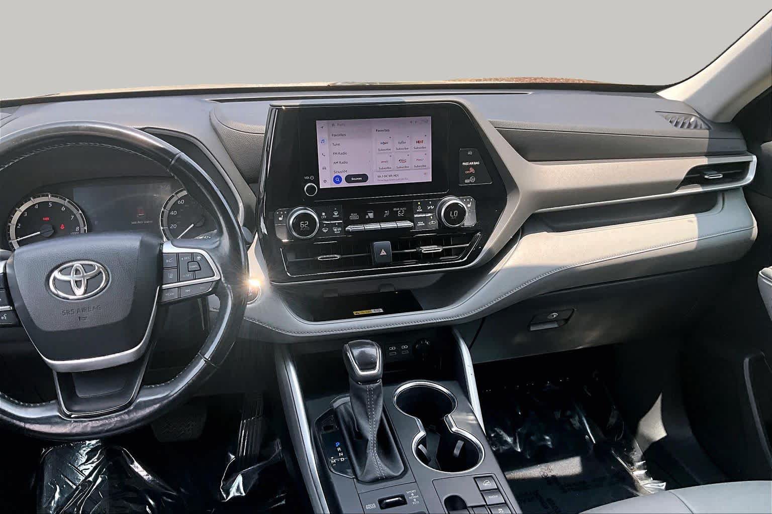 Used 2023 Toyota Highlander XLE AWD/4WD image 7