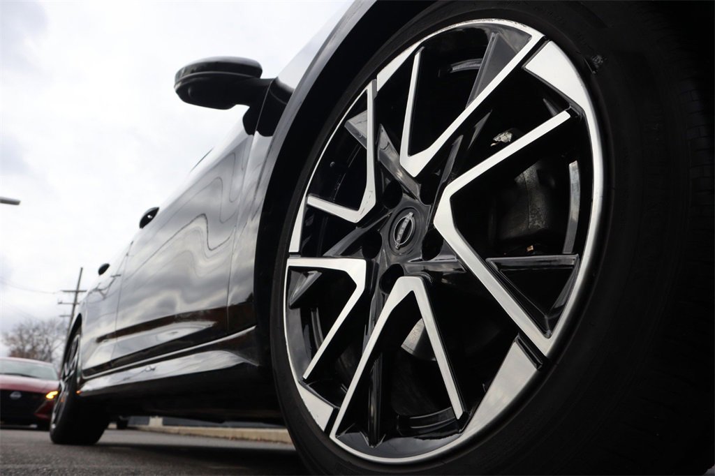 Certified 2025 Nissan Sentra SR w/ SR Premium Package image 10