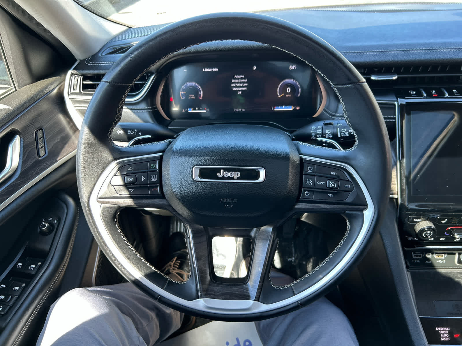 Used 2023 Jeep Grand Cherokee L Limited w/ Luxury Tech Group II AWD/4WD image 19