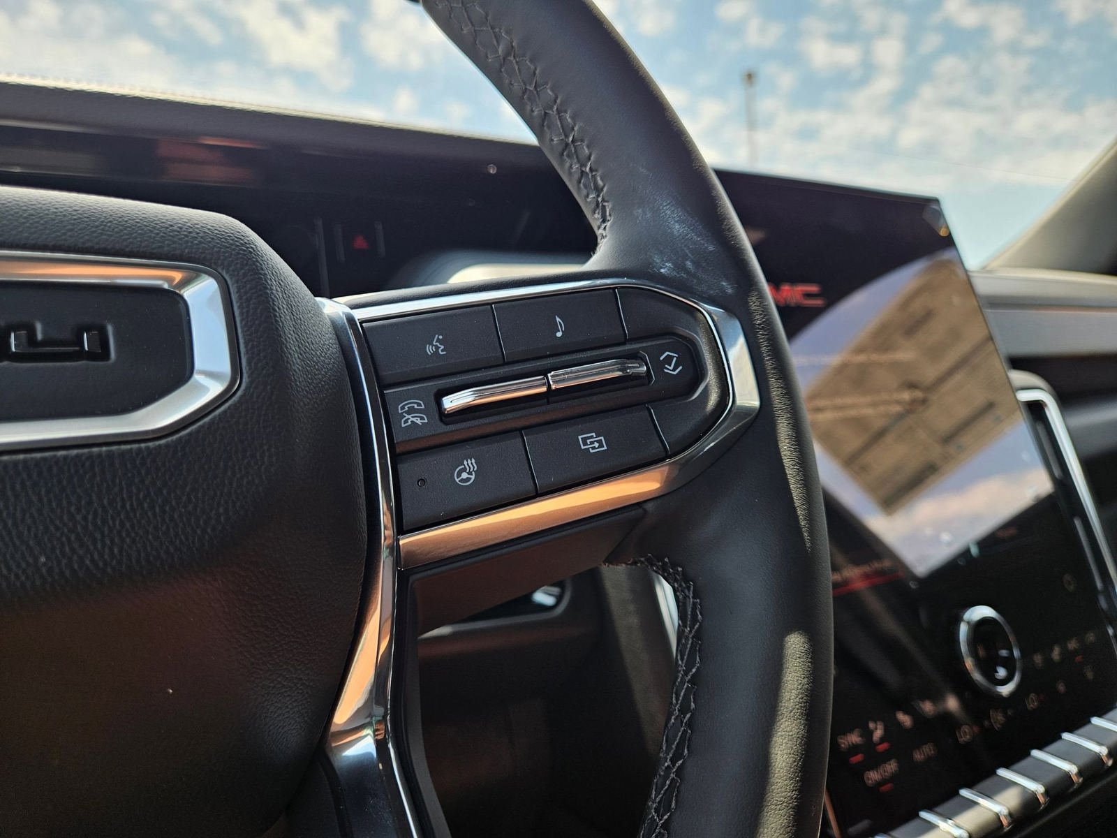 New 2026 GMC Yukon Denali AWD/4WD image 13