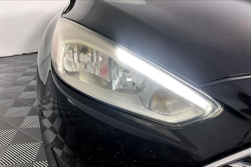 Used 2018 Ford Focus Titanium w/ Titanium Technology Package FWD image 28