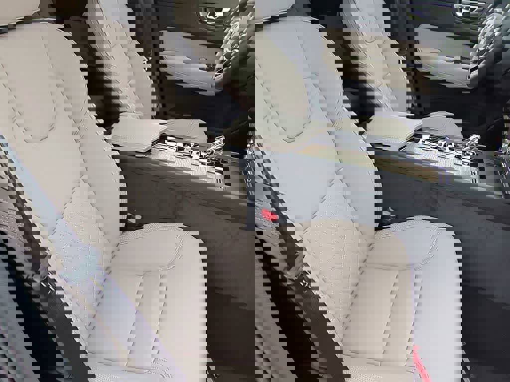 New 2026 Volvo XC60 B5 Plus w/ Protection Package Premier image 22