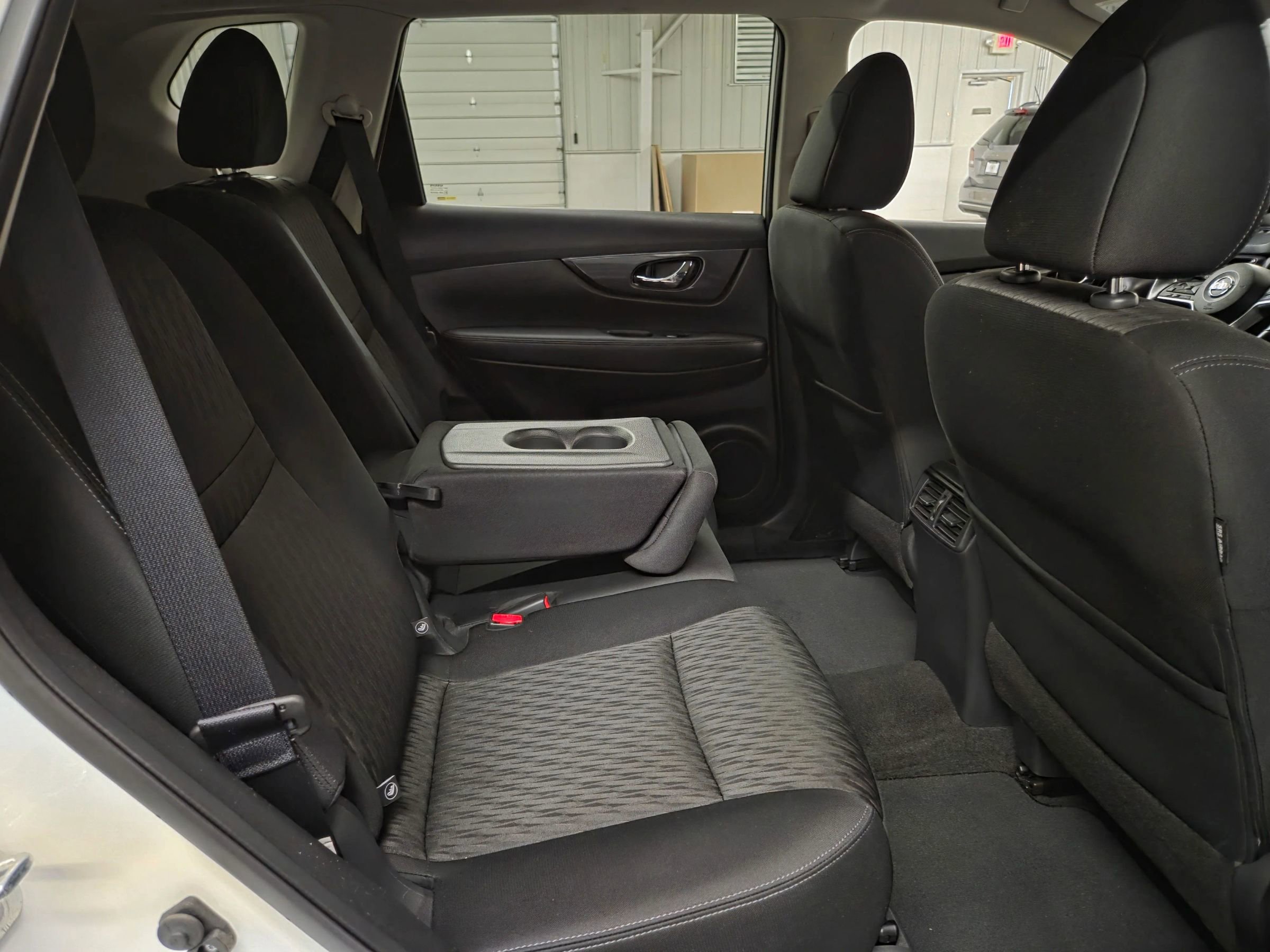 Used 2017 Nissan Rogue SV image 34