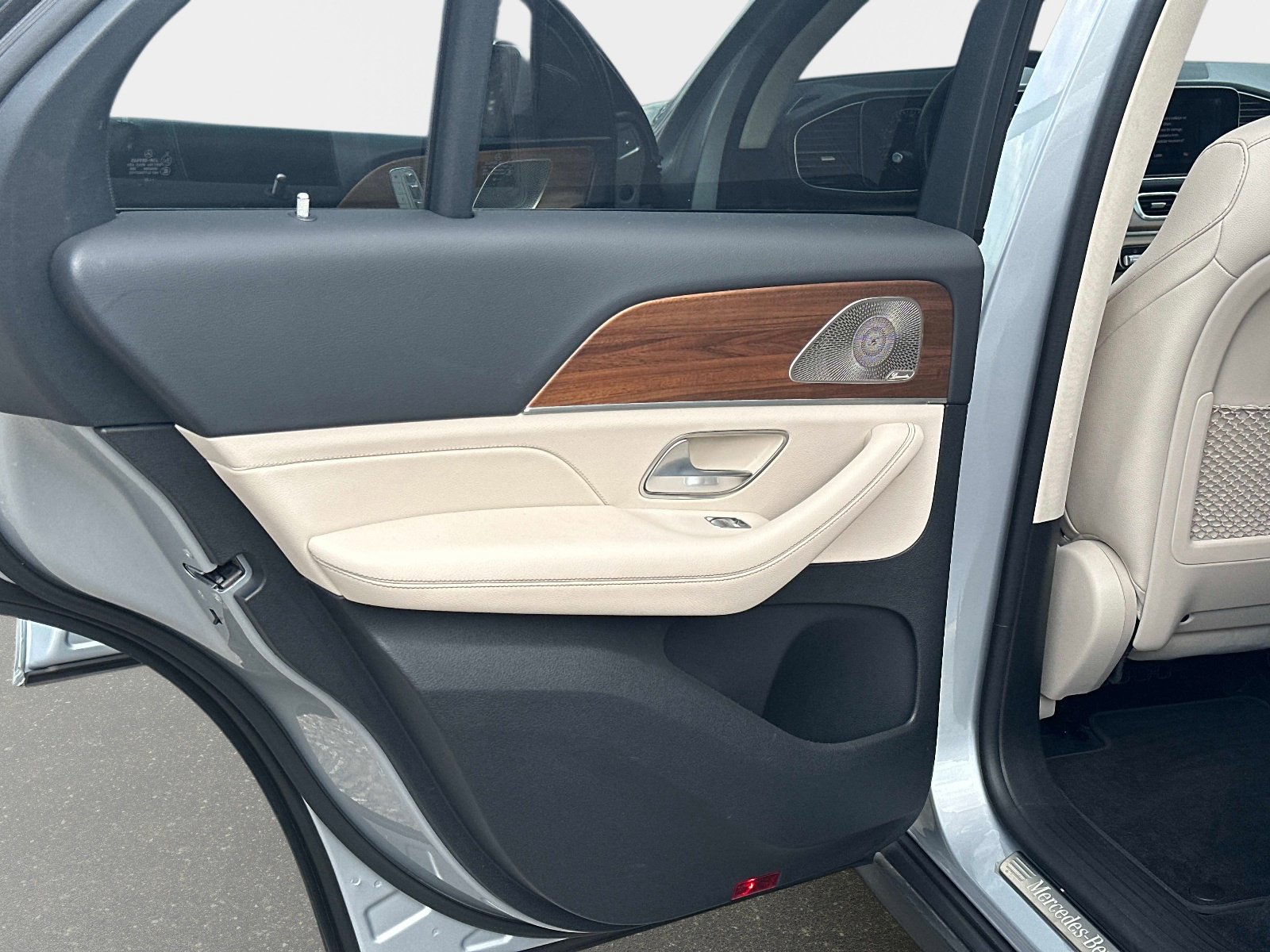 Certified 2022 Mercedes-Benz GLE 350 4MATIC w/ Premium Package image 12