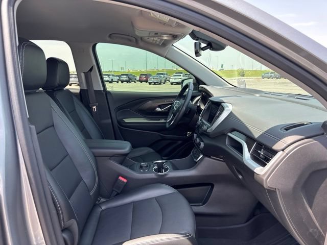 Used 2024 GMC Terrain SLT w/ Tech Package FWD image 14