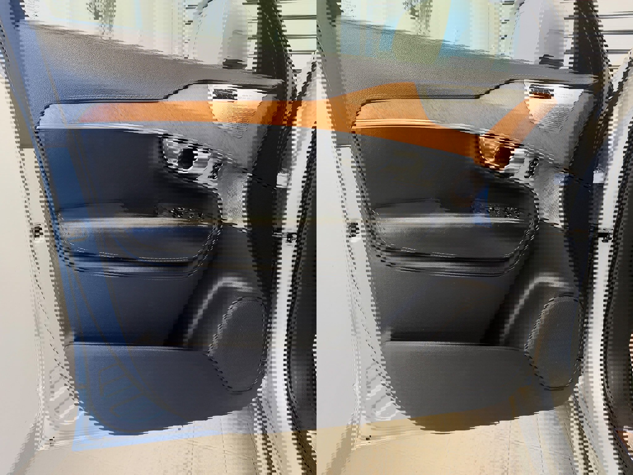 Used 2018 Volvo XC90 T6 Inscription w/ Convenience Package image 16