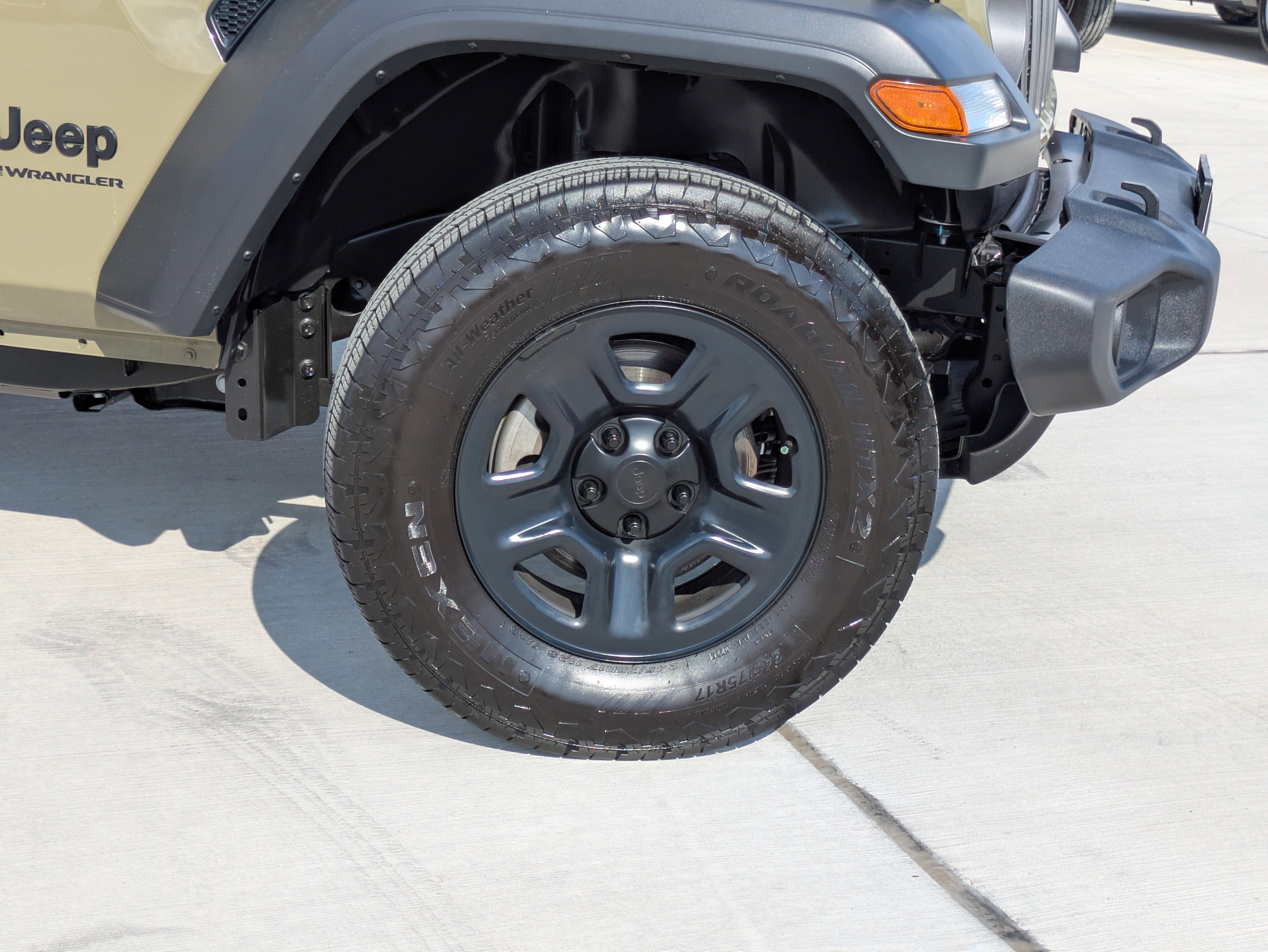 Used 2025 Jeep Wrangler Sport AWD/4WD image 9