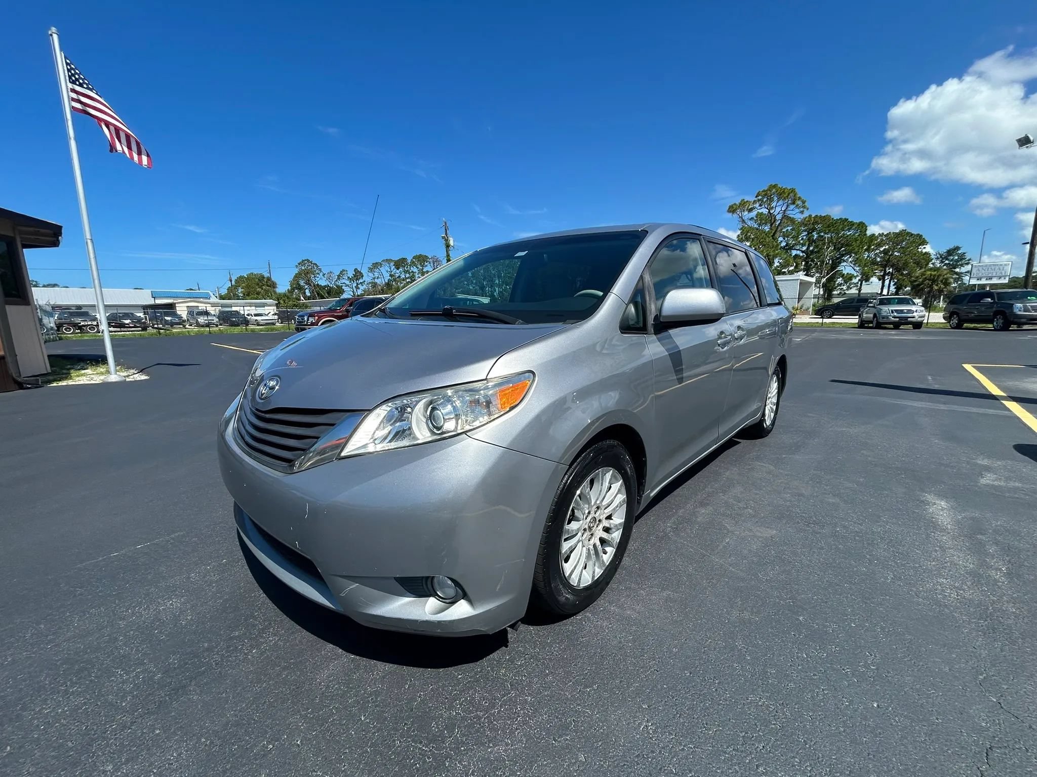 Used 2011 Toyota Sienna XLE FWD image 15