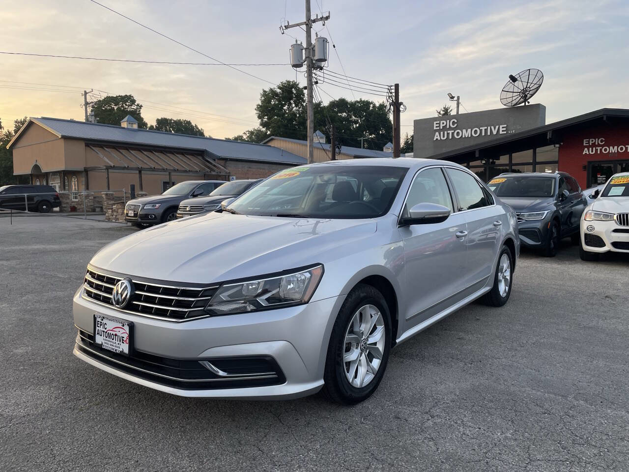 Used 2016 Volkswagen Passat 1.8T S FWD image 1