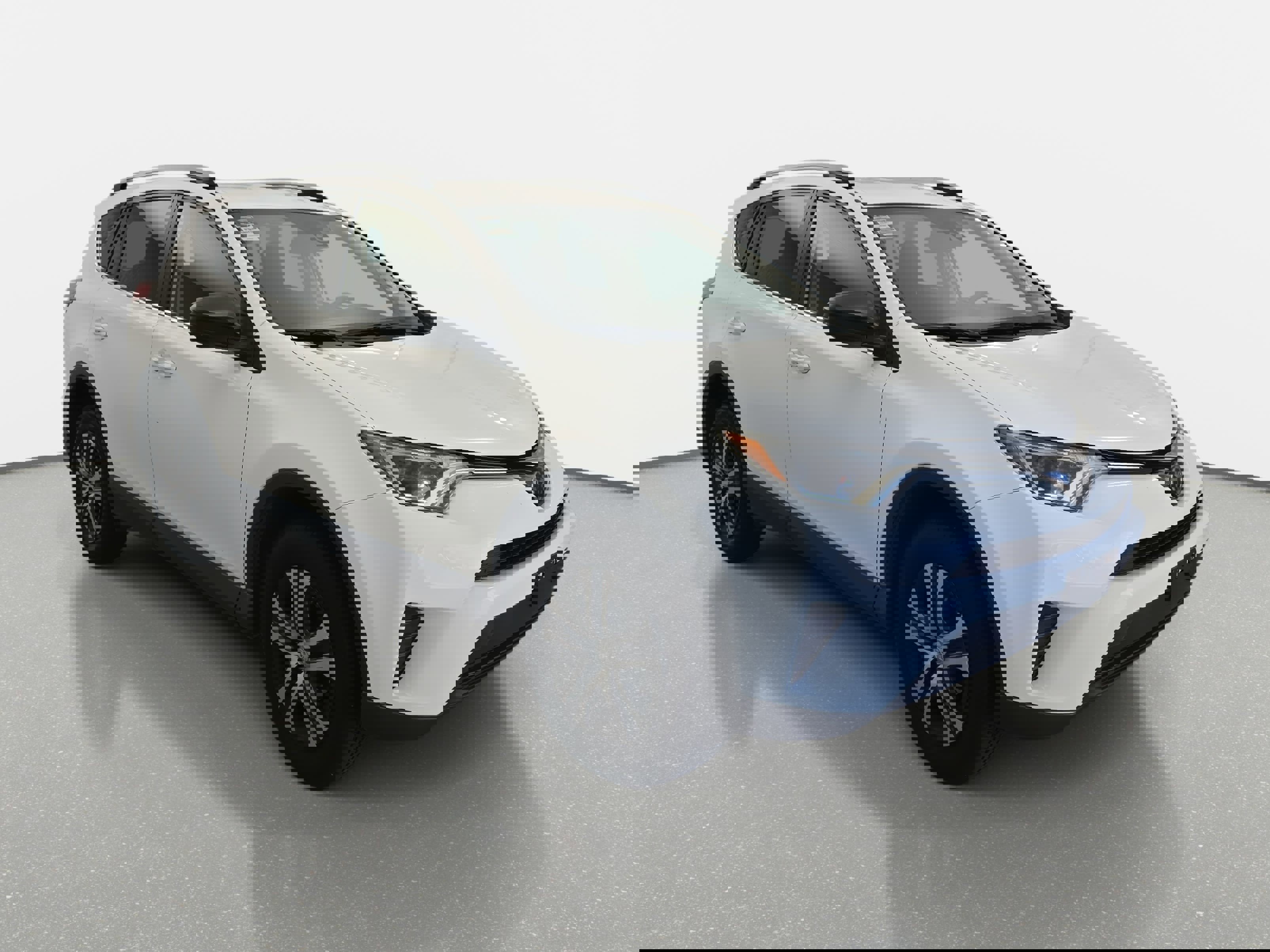Used 2018 Toyota RAV4 LE image 3