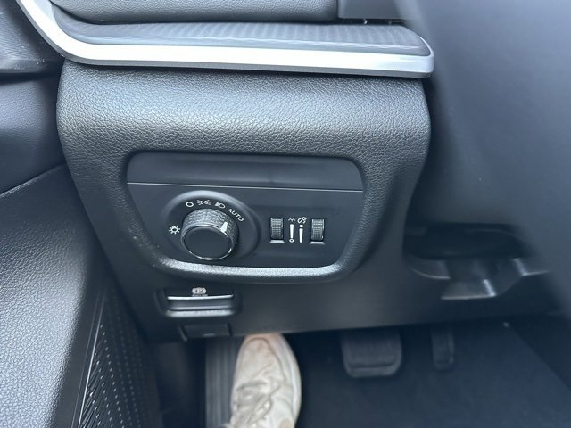 New 2025 Jeep Grand Cherokee Altitude image 26