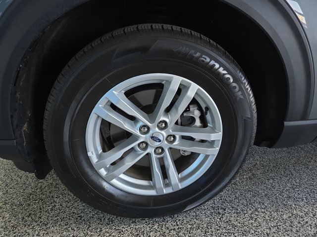 Certified 2022 Ford Explorer XLT image 3