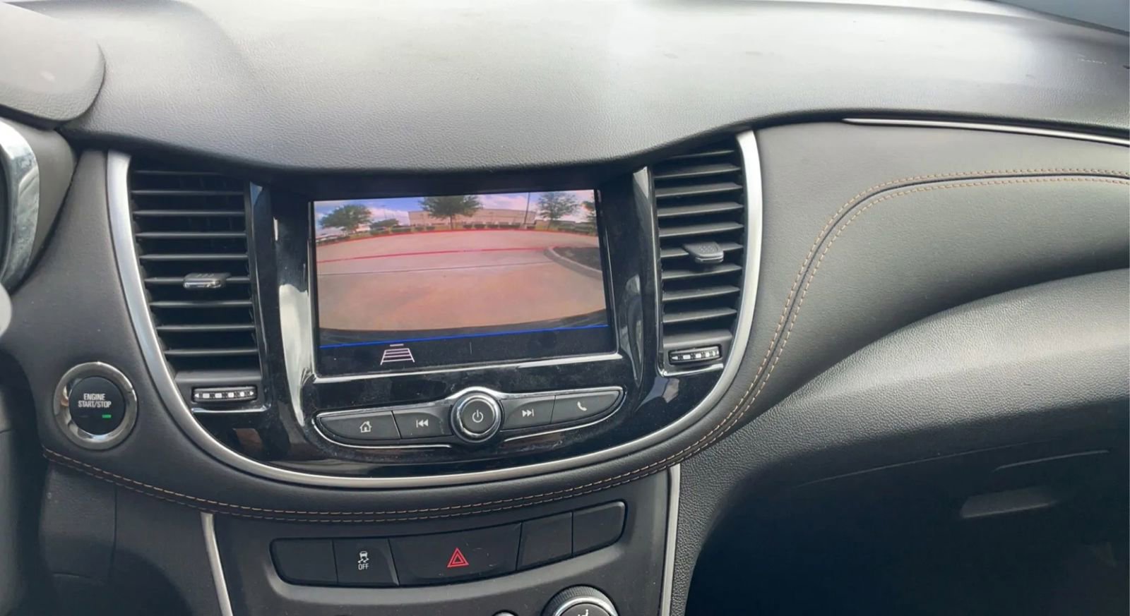 Used 2021 Chevrolet Trax LT w/ LT Convenience Package image 12