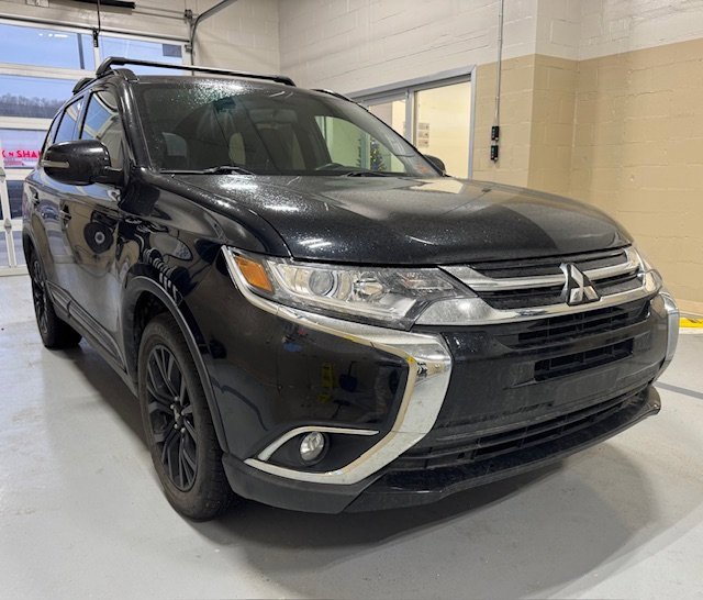Used 2018 Mitsubishi Outlander SE image 1