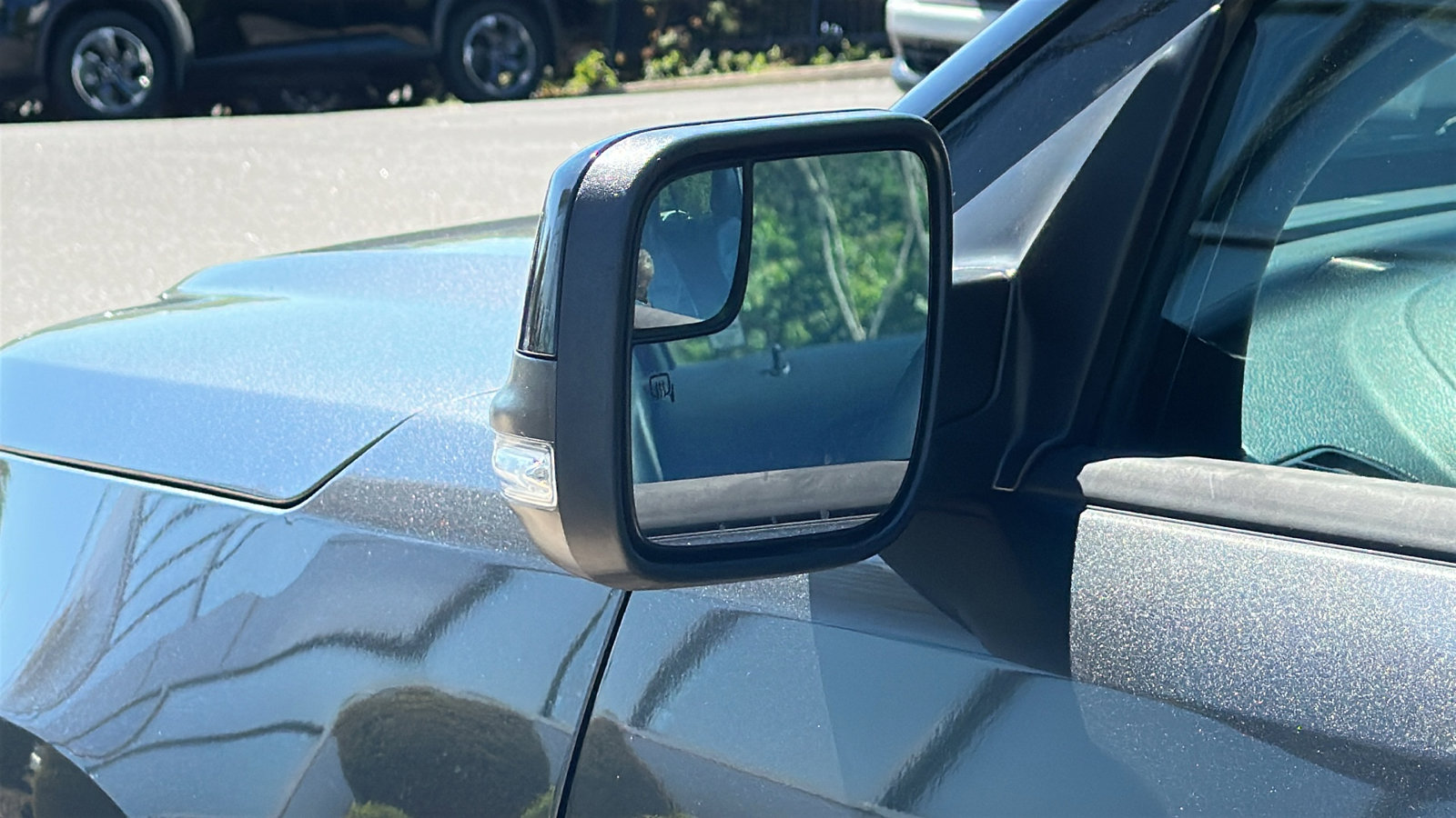 Used 2016 Ford Explorer XLT w/ Equipment Group 202A AWD/4WD image 12