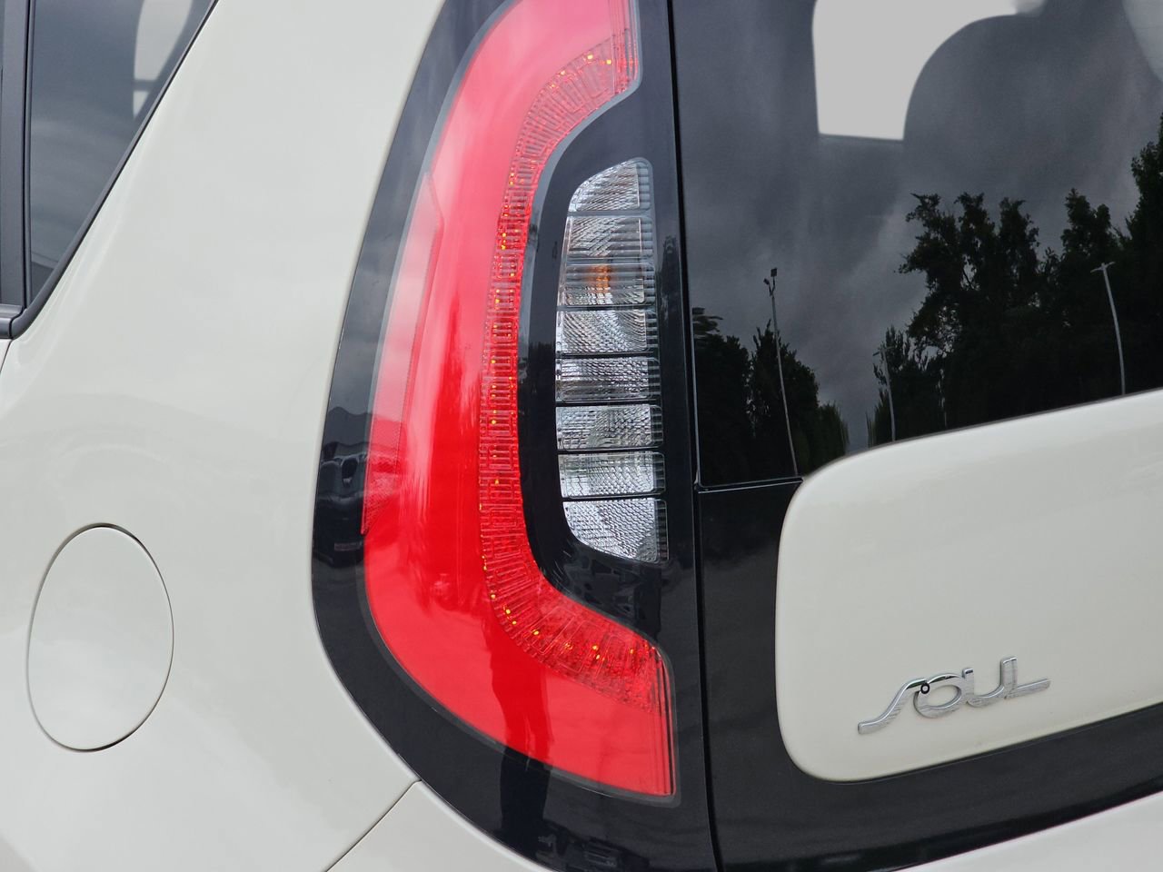 Used 2015 Kia Soul ! w/ Sun & Sound Package FWD image 43