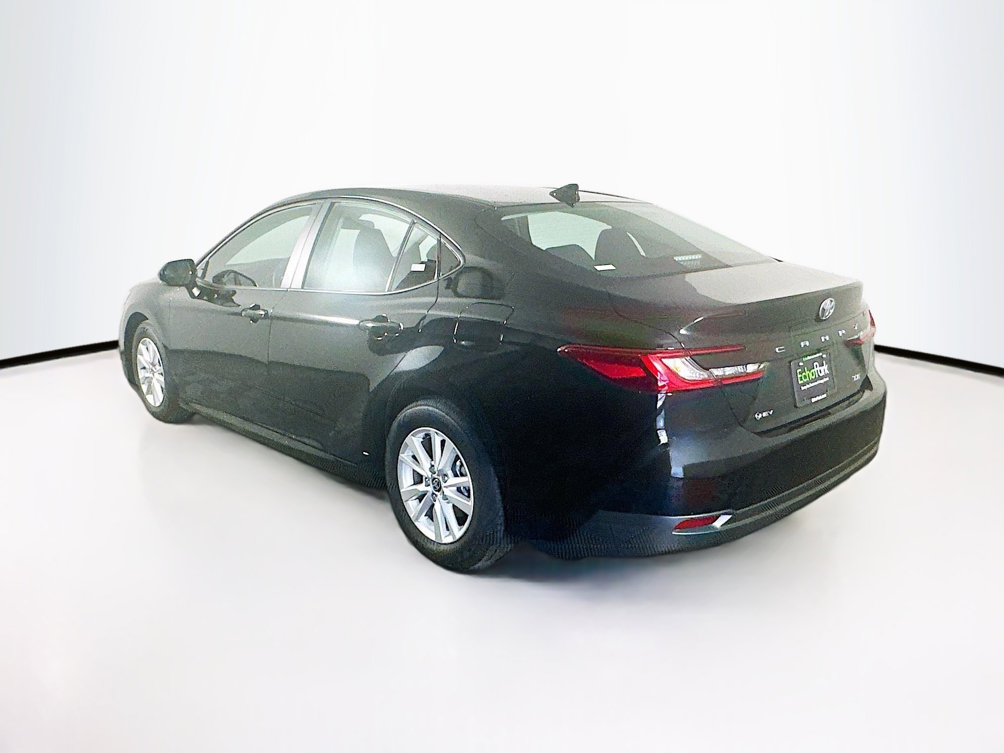 Used 2025 Toyota Camry LE image 5