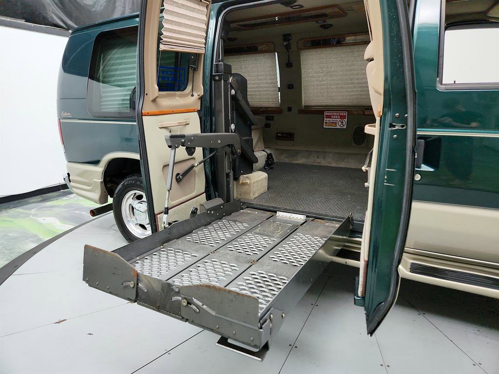 Used 2008 Ford E-150 and Econoline 150 image 26