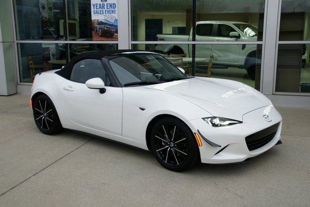 Used 2024 MAZDA MX-5 Miata Grand Touring w/ Weather Package image 8