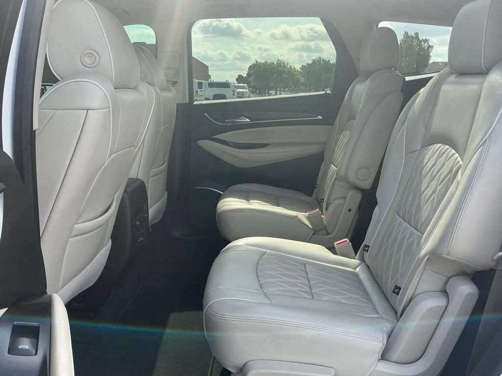 Used 2023 Buick Enclave Avenir w/ Avenir Technology Package AWD/4WD image 18