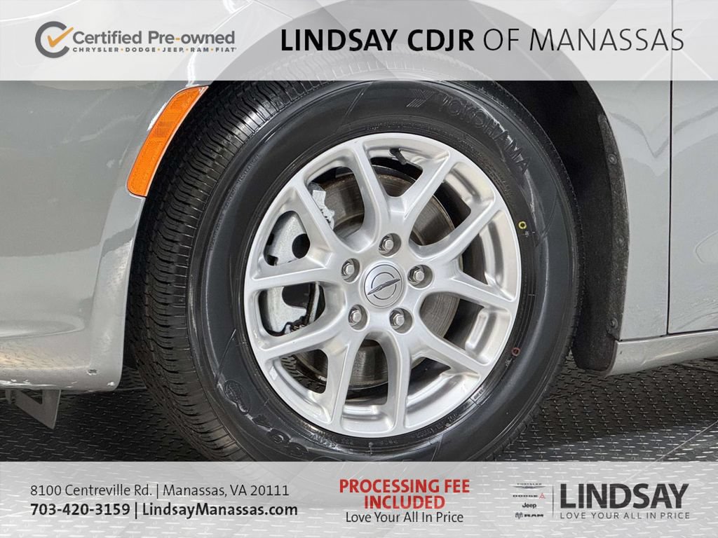 Certified 2023 Chrysler Pacifica Touring-L FWD image 11