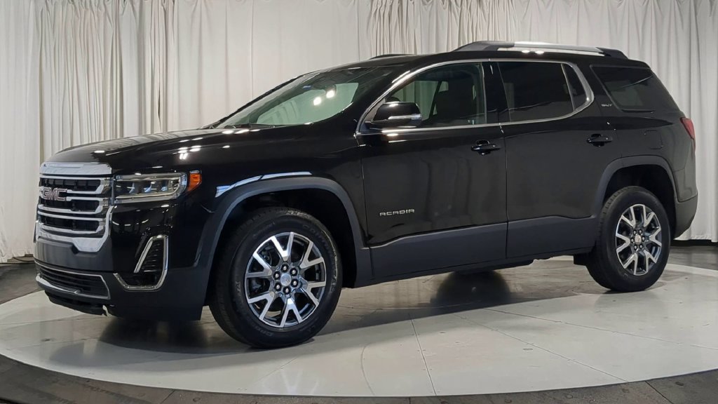 Used 2023 GMC Acadia SLT w/ LPO, Floor Liner Package AWD/4WD image 4