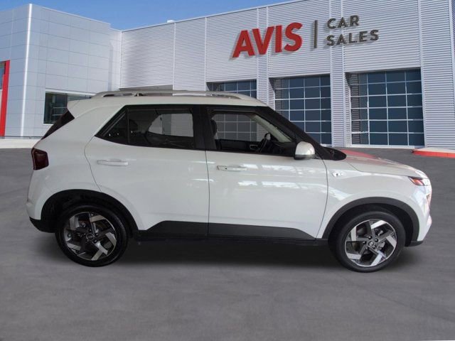 Used 2025 Hyundai Venue SEL FWD image 5