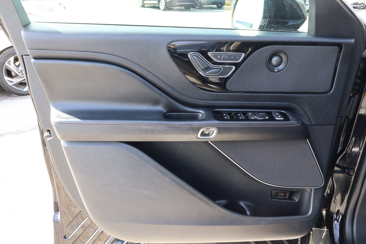 Used 2020 Lincoln Aviator Reserve w/ Equipment Group 201A image 13