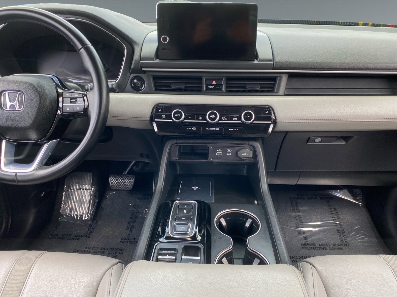 Used 2023 Honda Pilot Touring image 11
