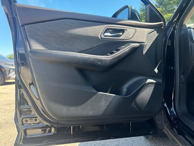 Used 2023 Nissan Rogue SV AWD/4WD image 13