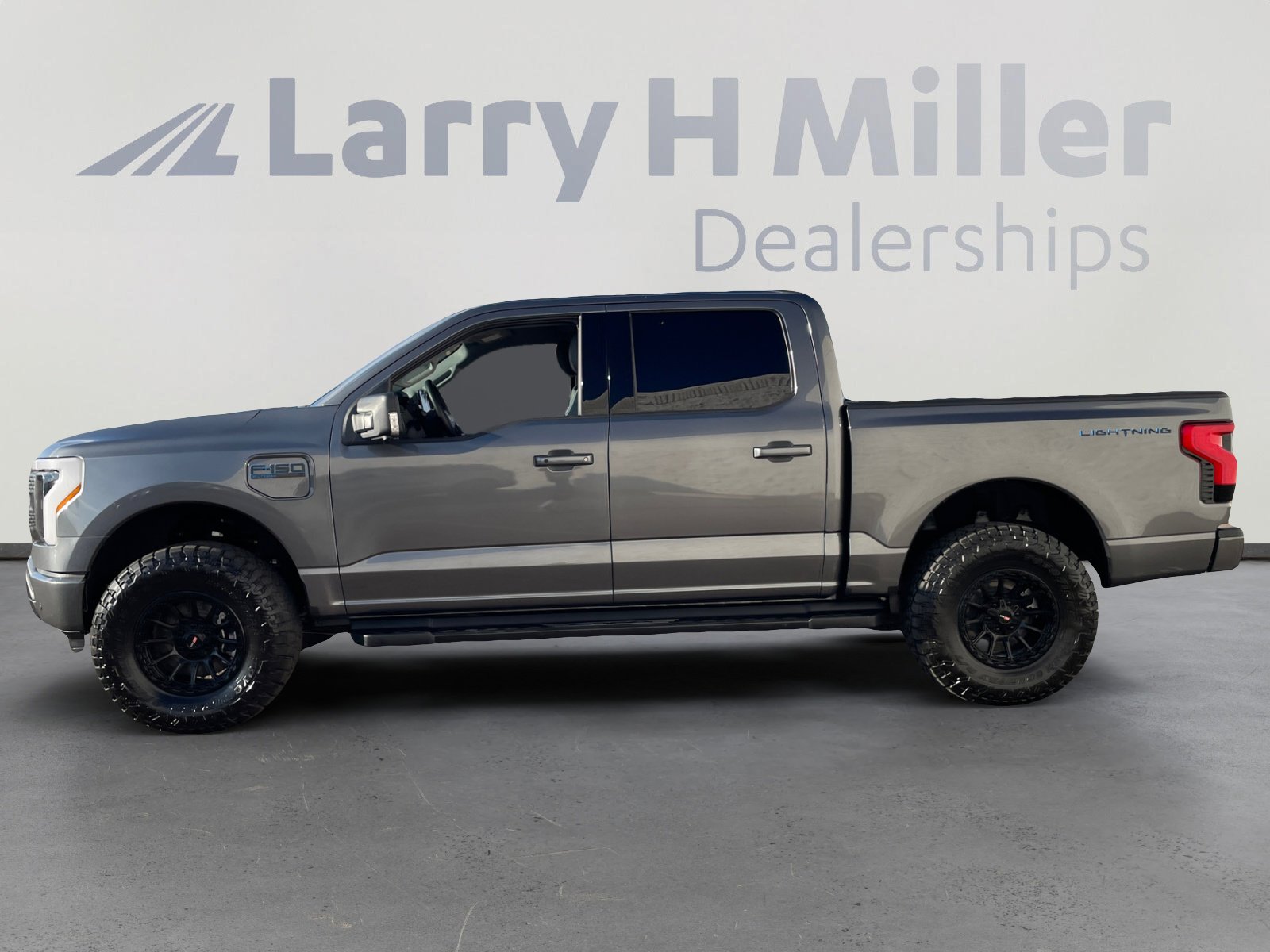 Used 2025 Ford F150 Lightning Flash image 2