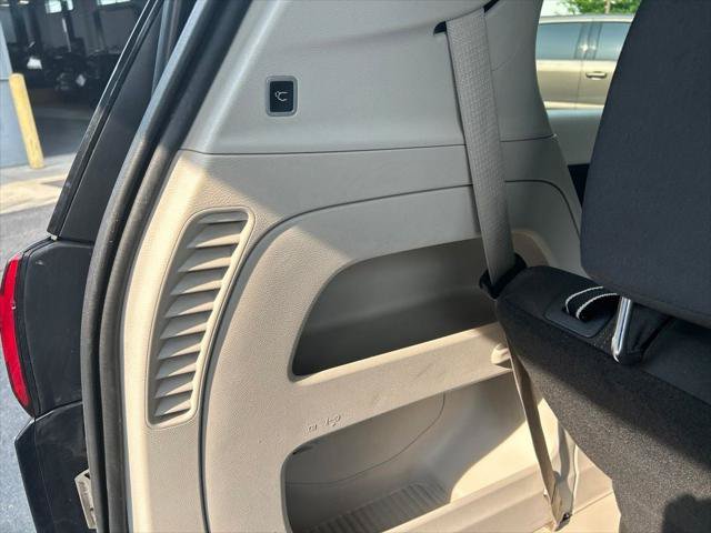 Certified 2017 Chrysler Pacifica Touring FWD image 33