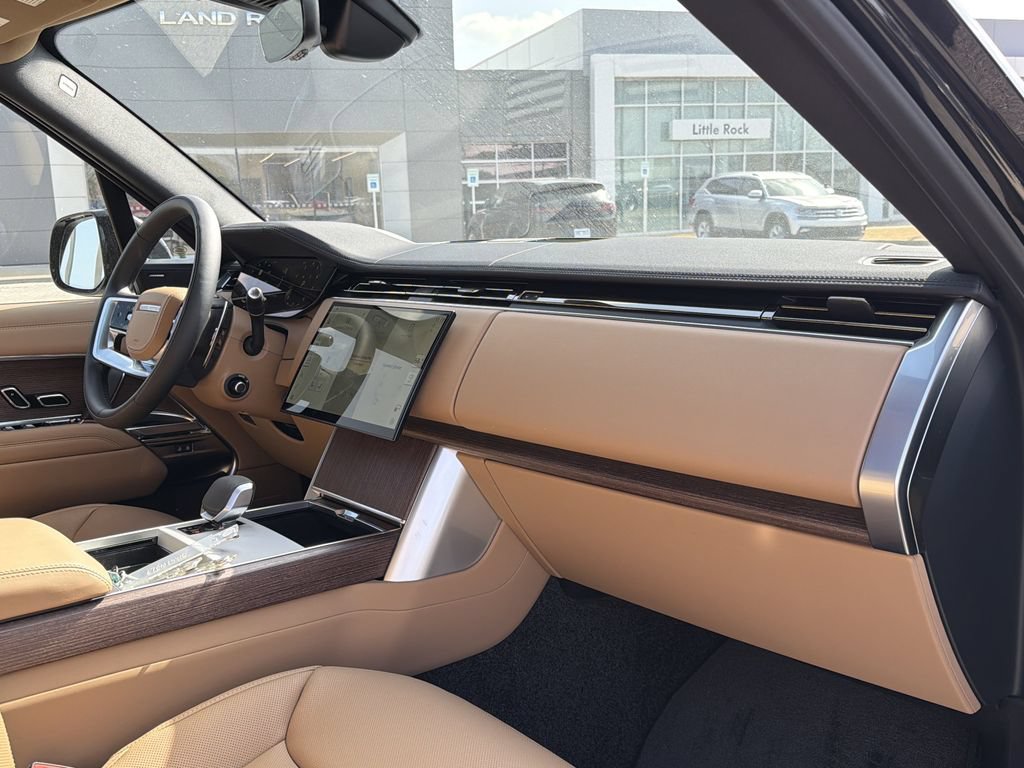 New 2026 Land Rover Range Rover Long Wheelbase SE AWD/4WD image 13