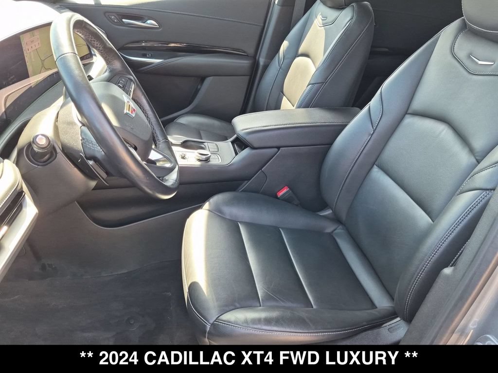 Used 2024 Cadillac XT4 Luxury w/ Cold Weather Package FWD image 18