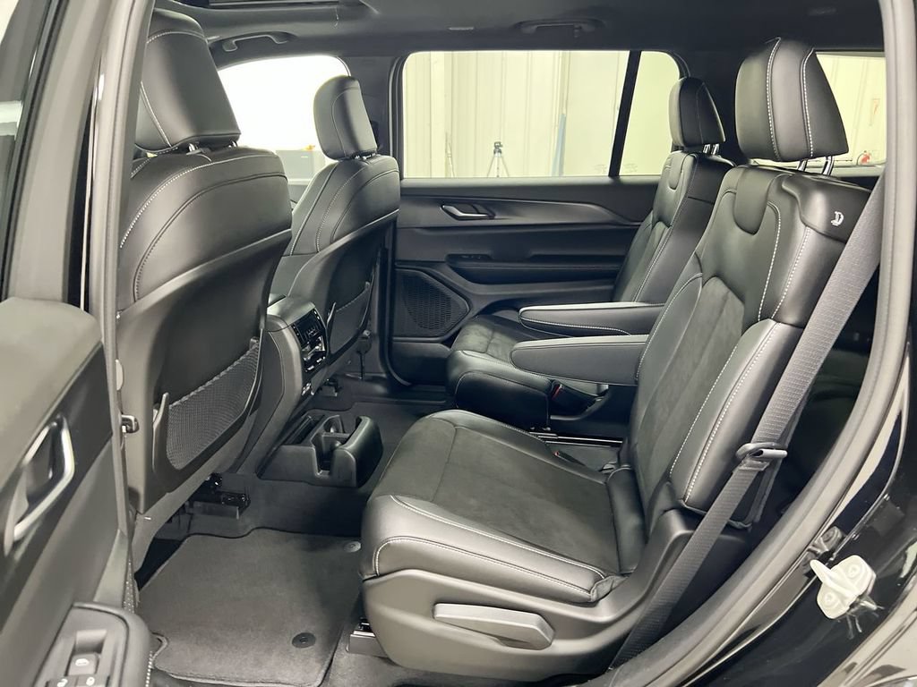 Used 2023 Jeep Grand Cherokee L Altitude AWD/4WD image 23