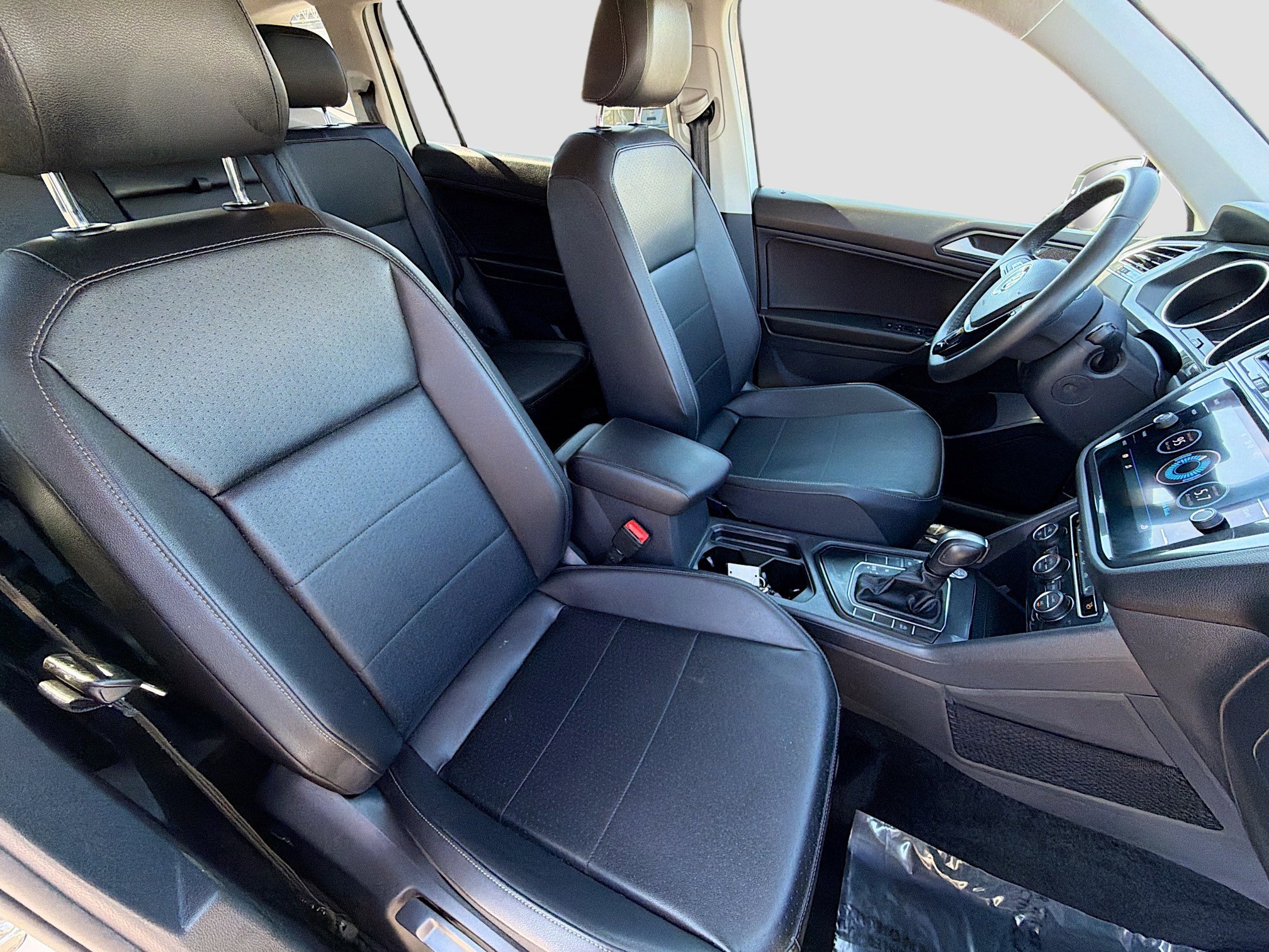 Used 2020 Volkswagen Tiguan SE image 14