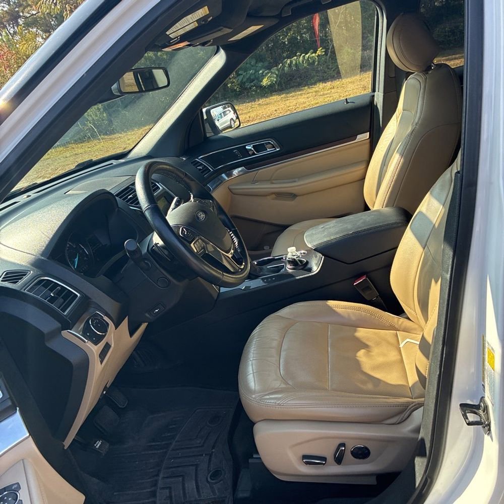 Used 2017 Ford Explorer Limited w/ Equipment Group 301A image 7