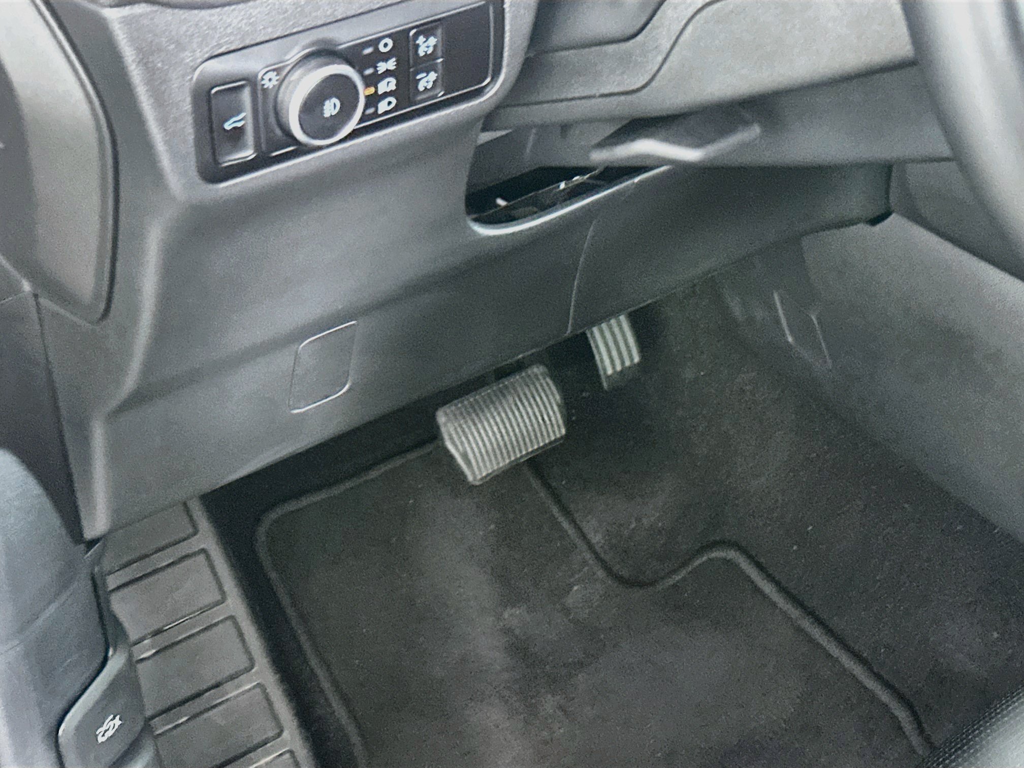 Used 2025 Ford Escape Platinum AWD/4WD image 17