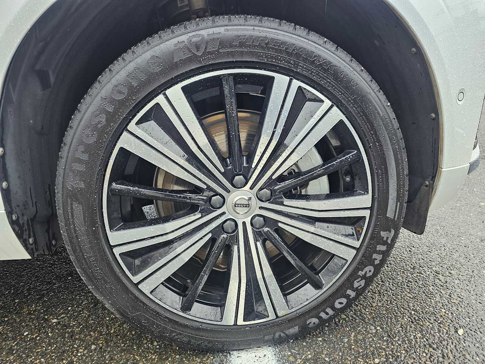 Certified 2023 Volvo XC60 T8 Ultimate w/ Climate Package image 9