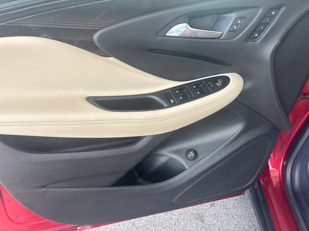 Used 2020 Buick Envision Essence w/ LPO, Cargo Package FWD image 15
