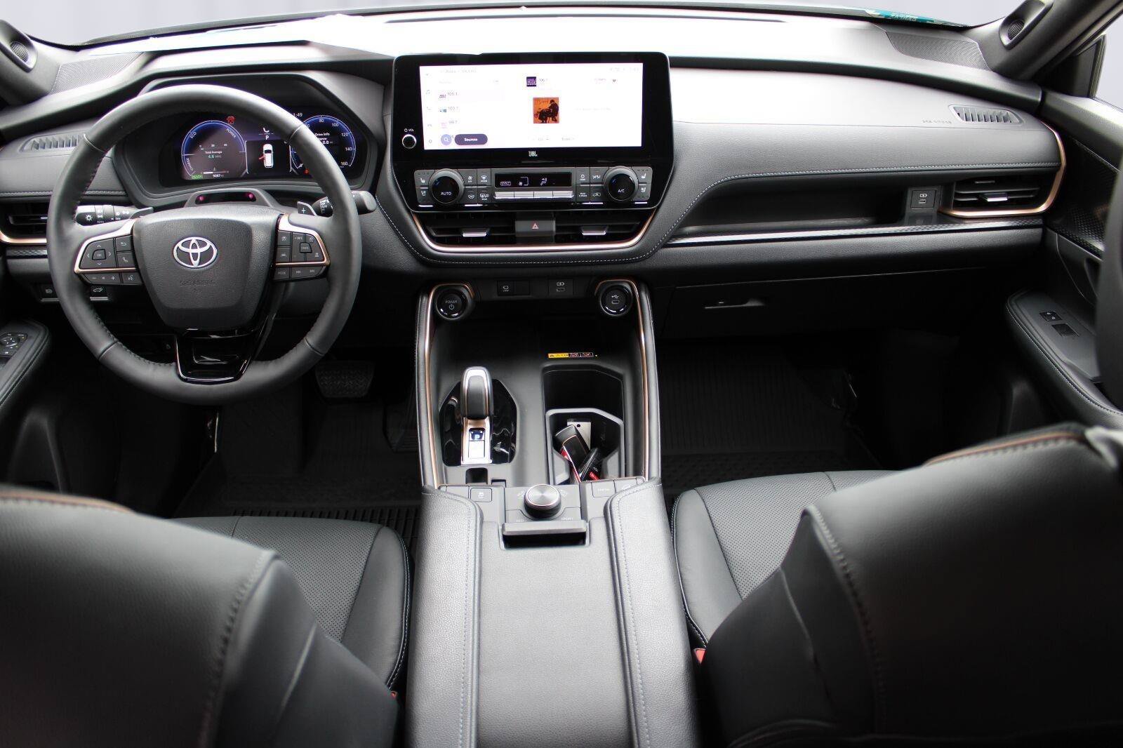 Used 2025 Toyota Grand Highlander AWD Hybrid image 2