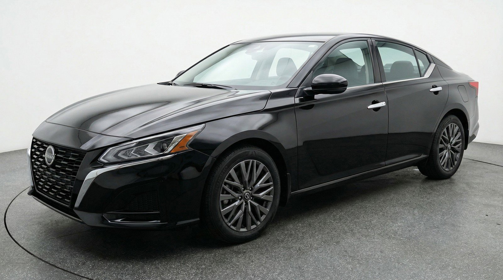 Used 2025 Nissan Altima 2.5 SV image 3