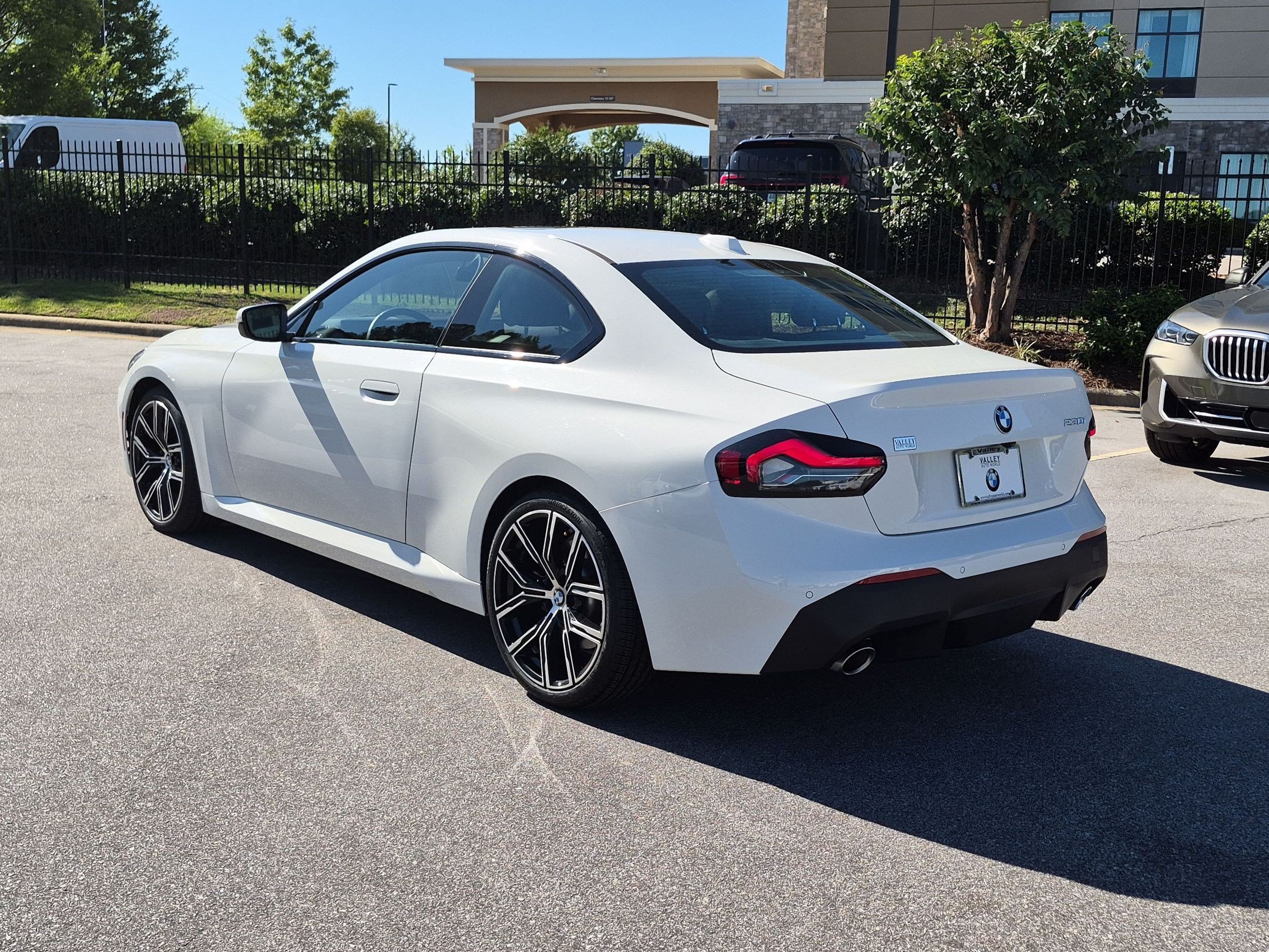 Used 2024 BMW 230i Coupe w/ Convenience Package RWD image 5