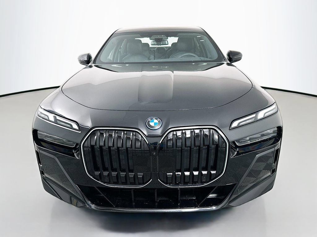 Used 2026 BMW i7 eDrive50 w/ M Sport Package RWD image 2