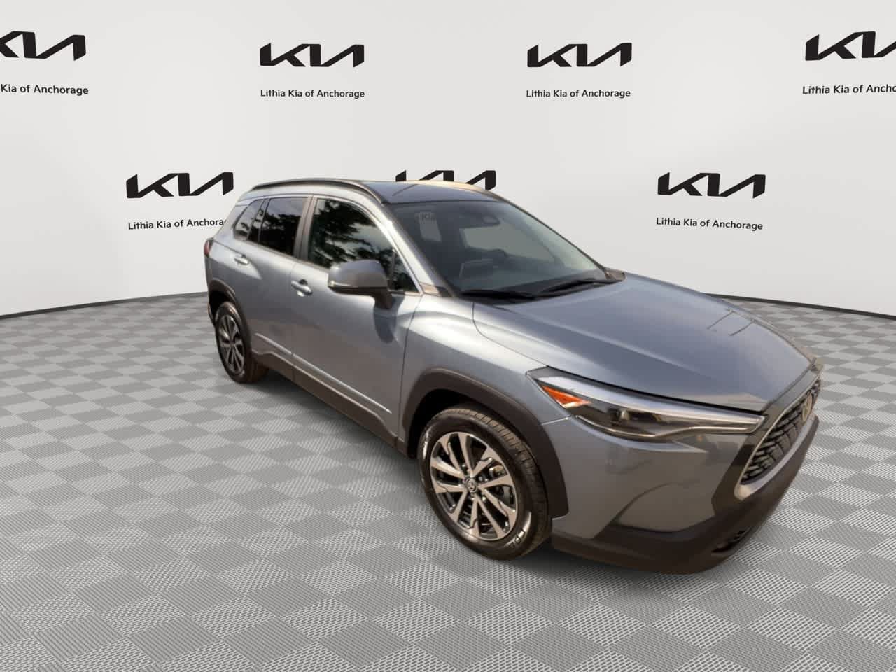 Used 2023 Toyota Corolla Cross XLE AWD/4WD image 2