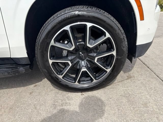 Used 2025 Chevrolet Suburban RST w/ Comfort Package AWD/4WD image 13