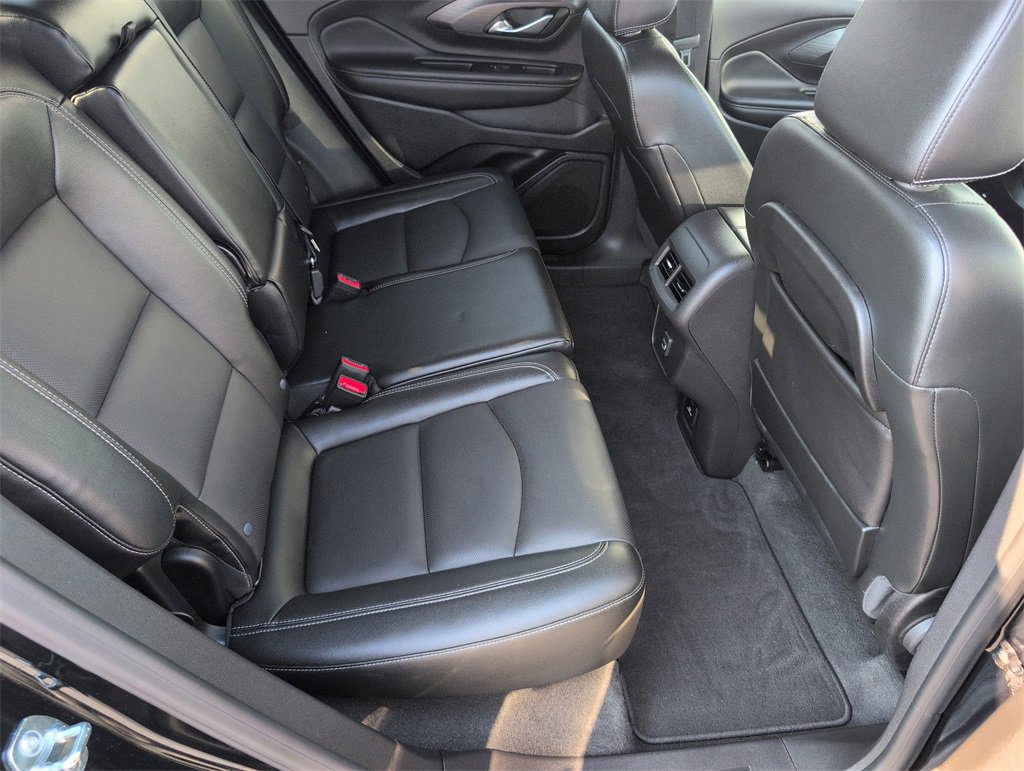Used 2024 GMC Terrain SLT image 30